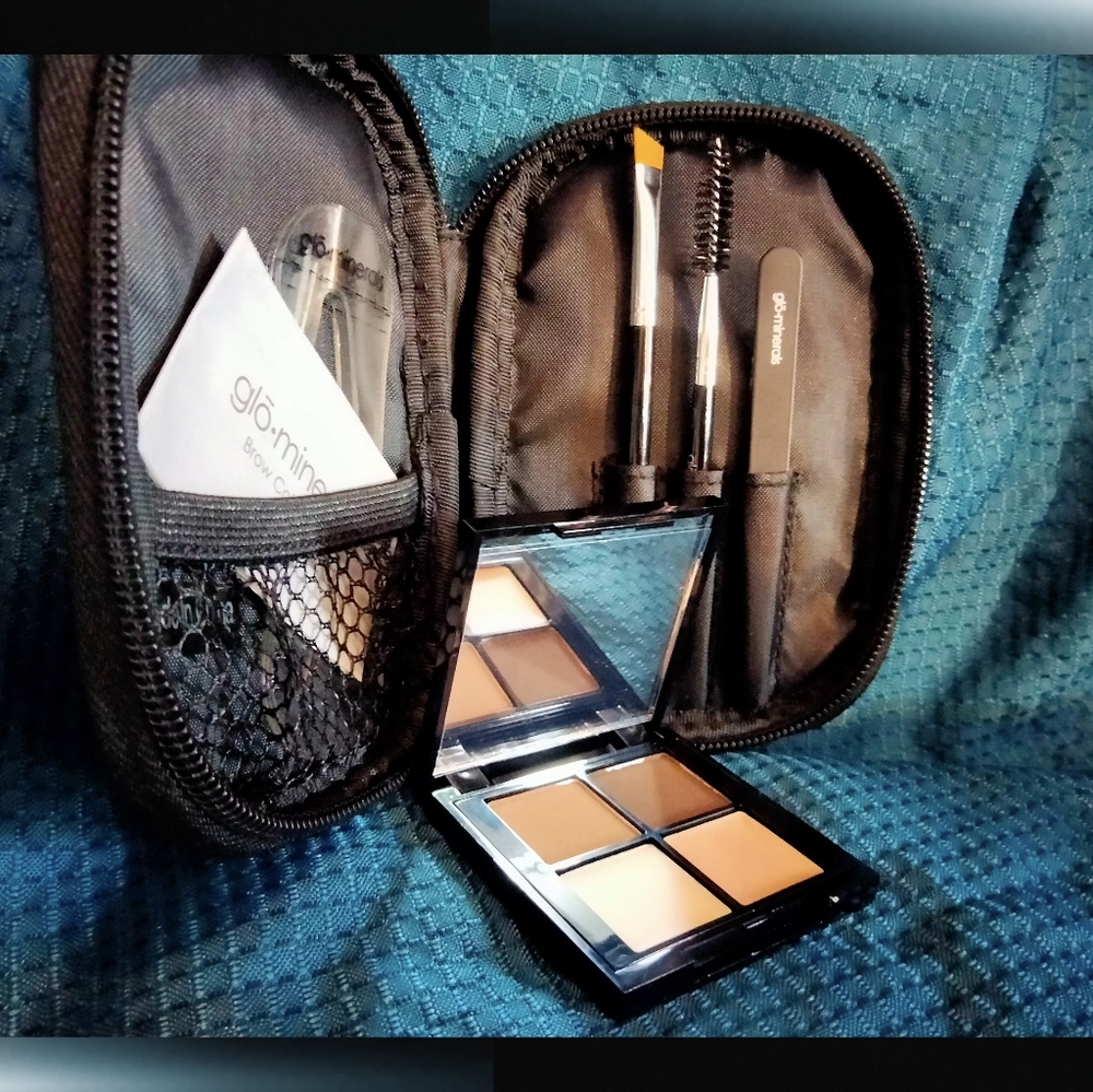 NEW! Glo Brow Collection Kit in Brown